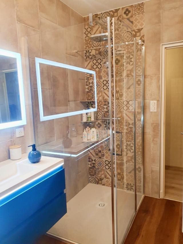 Salle de bain rénovée par ANGEL'EAU à Montluçon